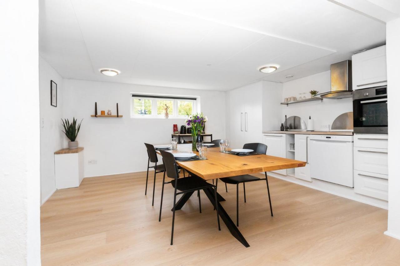 Moderne & Fuldt Udstyret Lejlighed M.Plads Til 4 Hojbjerg Extérieur photo